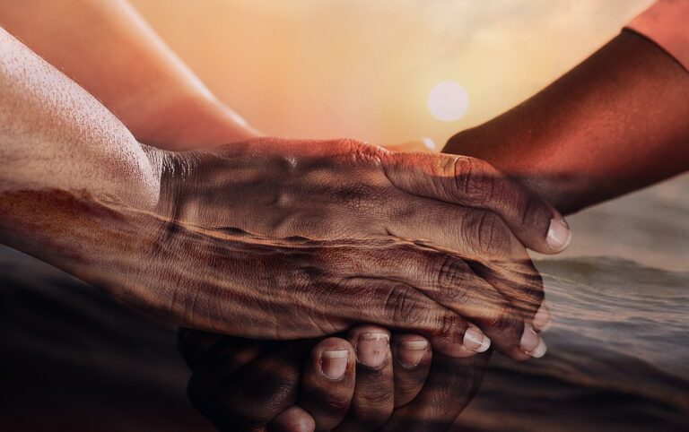 hands-2888625_1280