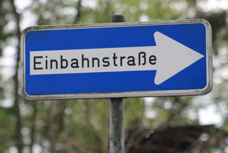 one-way-street-326819 1280